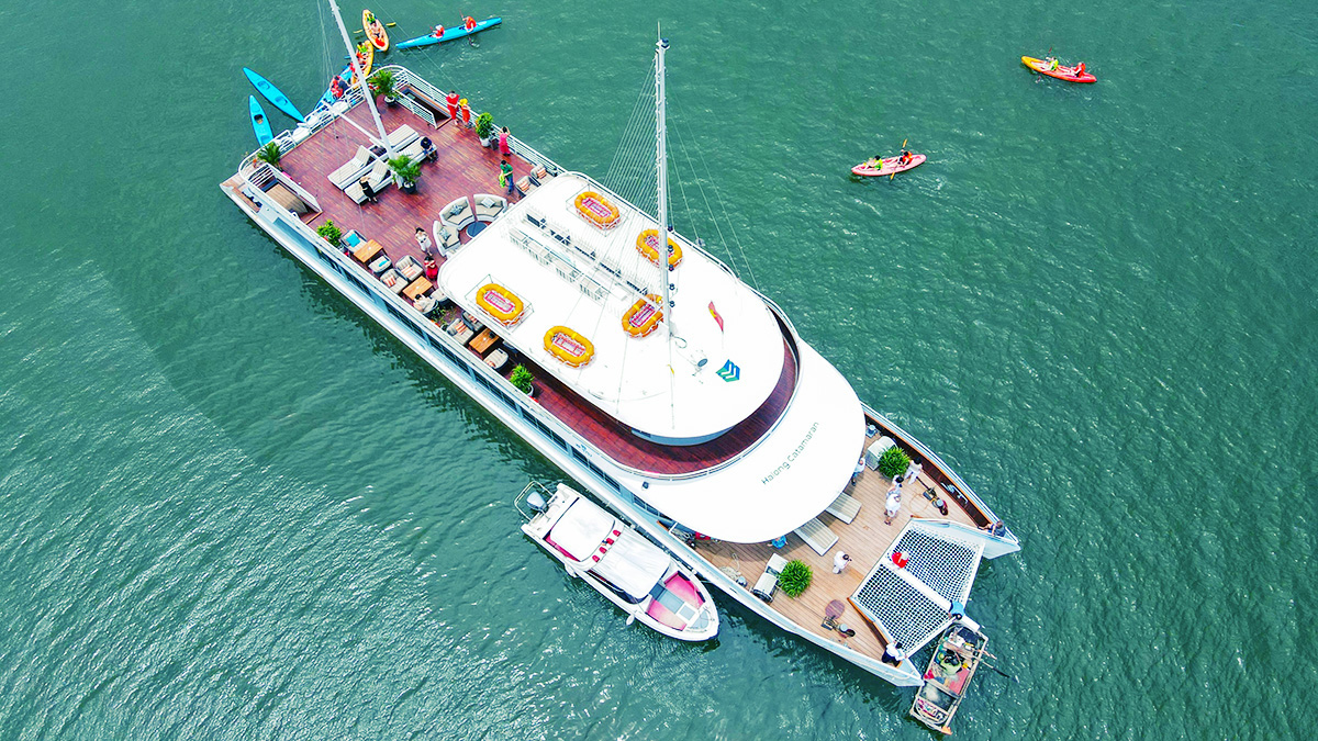 Catamaran Cruise thăm Vịnh Lan Hạ 6 tiếng