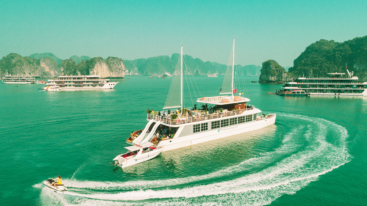 Catamaran Cruise thăm Vịnh Lan Hạ 4 tiếng