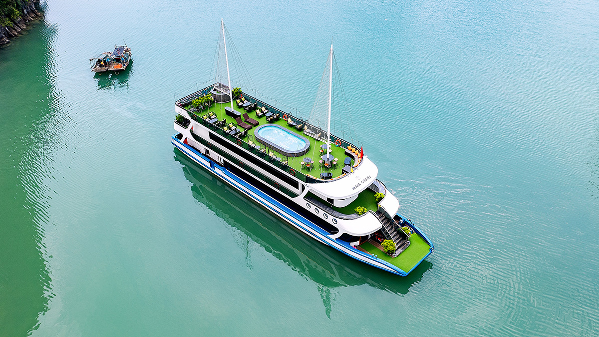 Maia Cruise thăm Vịnh Hạ Long 8 tiếng