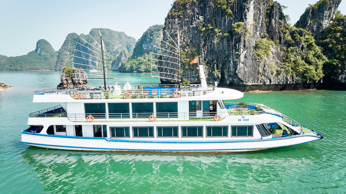 Jewels of the Bay Cruise thăm Vịnh Hạ Long 6 tiếng